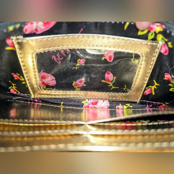 Betsey Johnson White Wallet with Gold Bow Accent - Picture 4 of 7